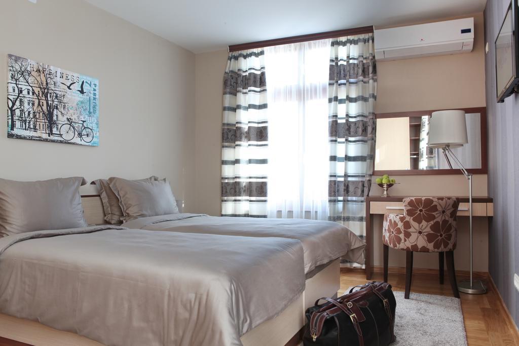 Garni Hotel Tema Nova Čačak Extérieur photo