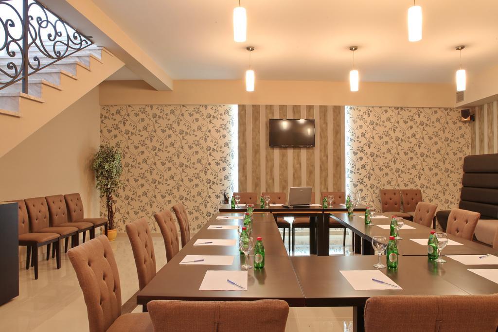 Garni Hotel Tema Nova Čačak Extérieur photo